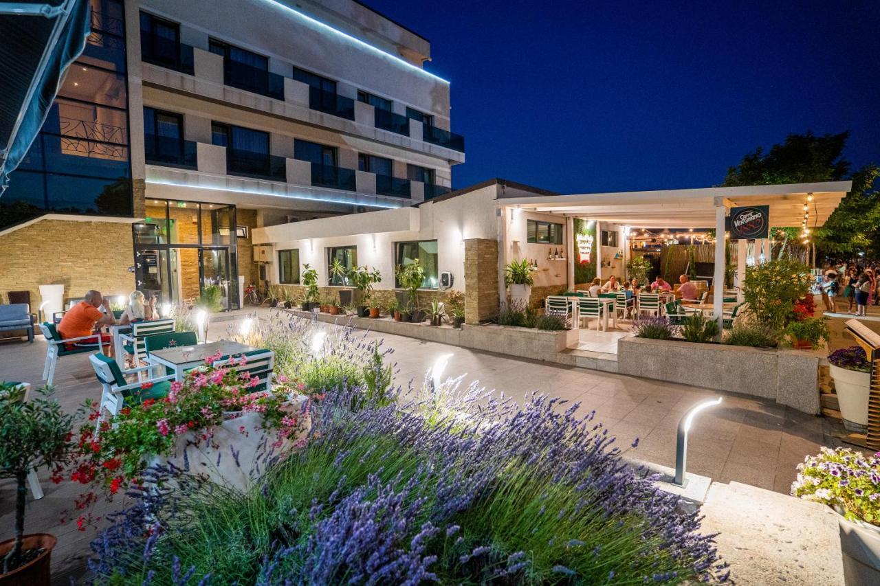 Hotel Prestige Mamaia Buitenkant foto