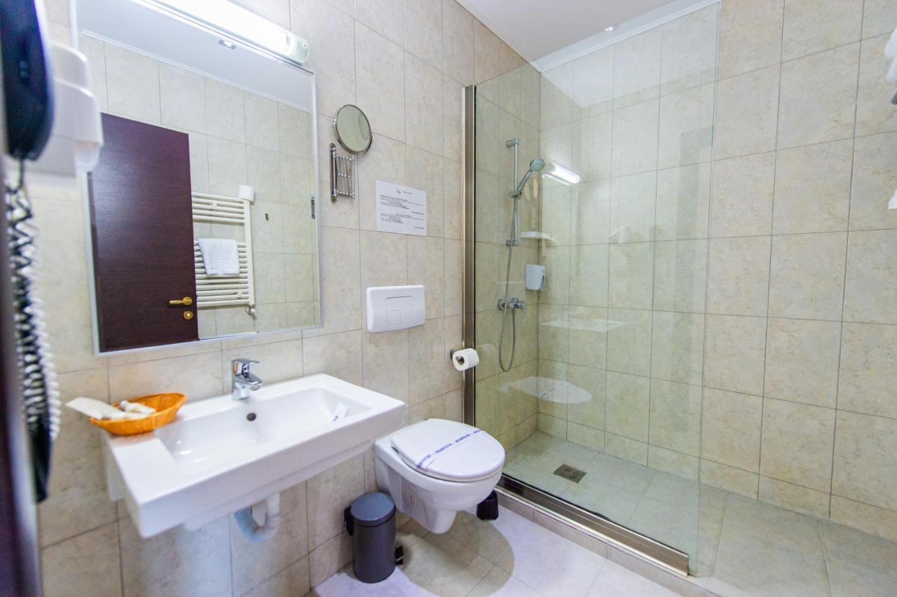 Hotel Prestige Mamaia Buitenkant foto