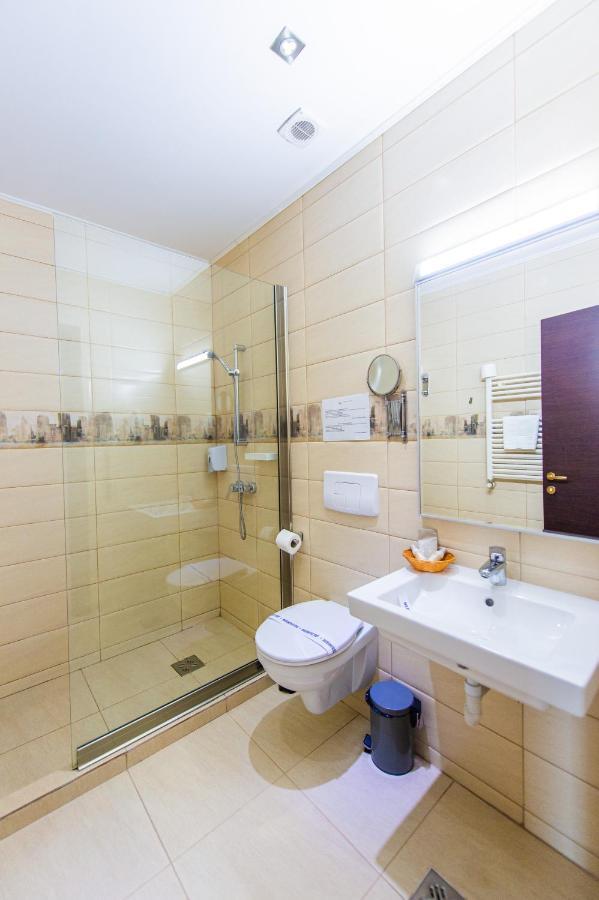 Hotel Prestige Mamaia Buitenkant foto
