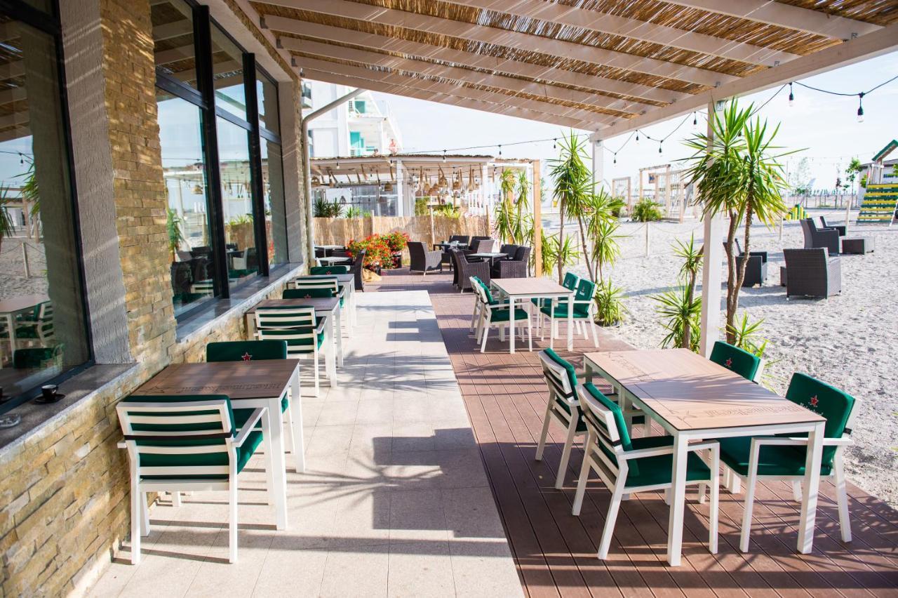 Hotel Prestige Mamaia Buitenkant foto