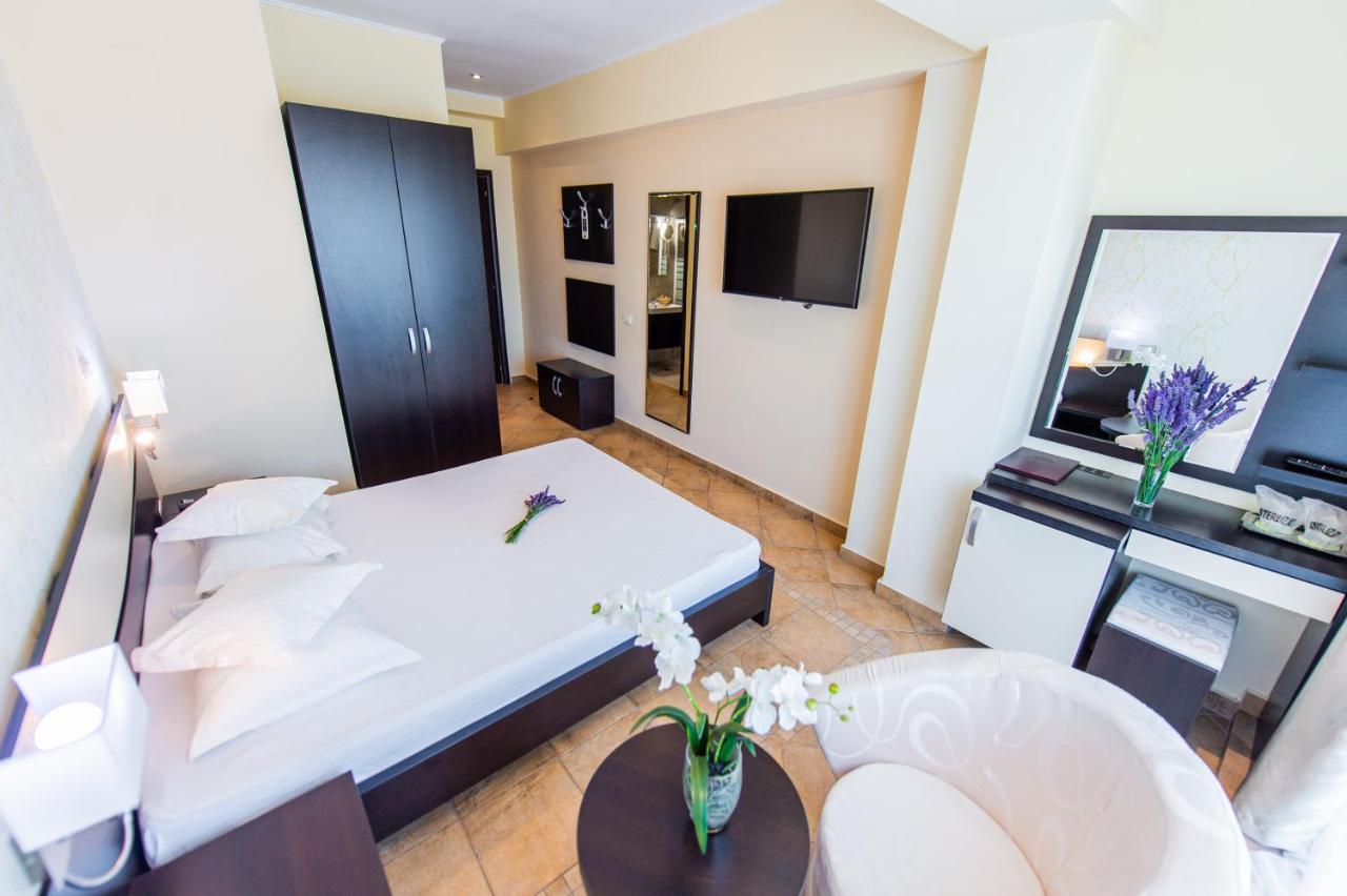 Hotel Prestige Mamaia Buitenkant foto